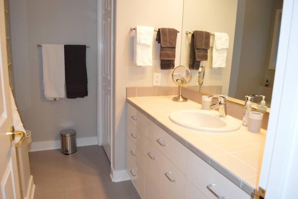 1-Bedroom Seaview Guesthouse On Seattle Luxury Estate With Views Of Olympic Mountains Exterior foto